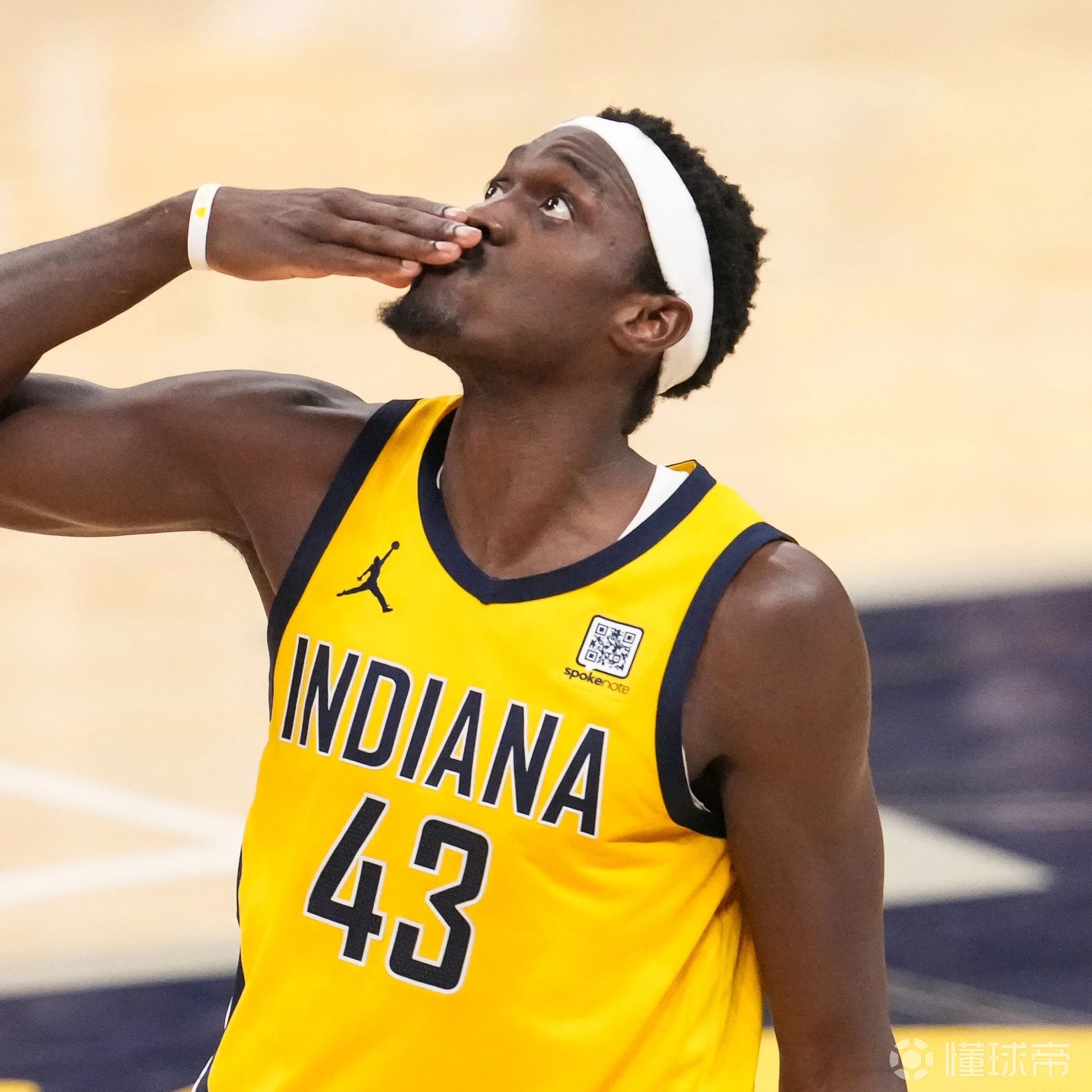 AYX-包含西亚卡姆回归赛场，关键助攻首场状态亮眼，勇士观众沸腾！的词条