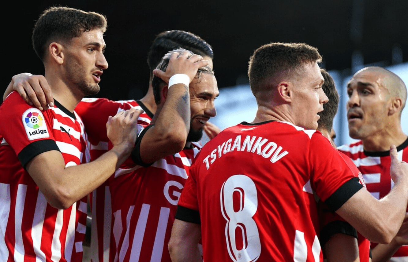 AYX-莱万多夫斯基爆冷击败FPX，比分优势明显引爆全场！的简单介绍